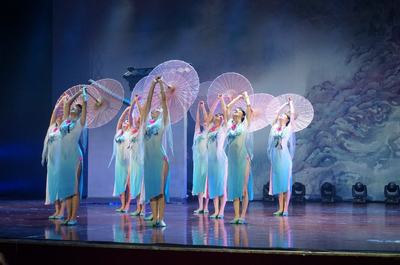 煙雨江南里的舞影翩躚 《小城雨巷》的文化藝術(shù)經(jīng)紀之路